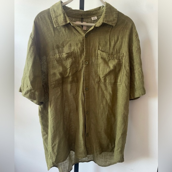 NWT Urban Outfitters|| Green Gauzy Crinkle Button down Size Large - Picture 2 of 6